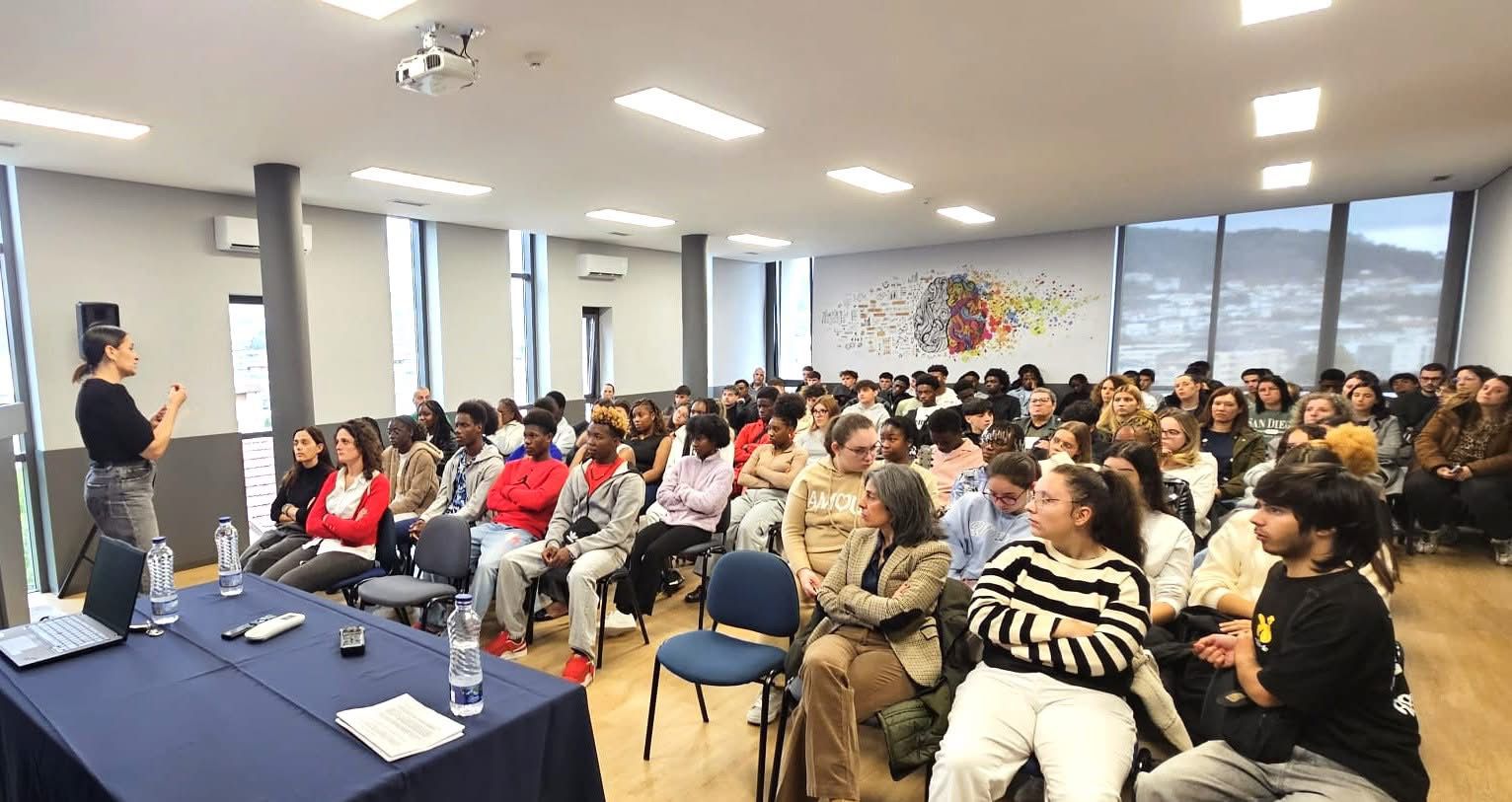 A deputada vizelense Dra.Irene Costa, deu uma palestra, na EPTV, com foco na democracia e no papel do cuidador informal. 
